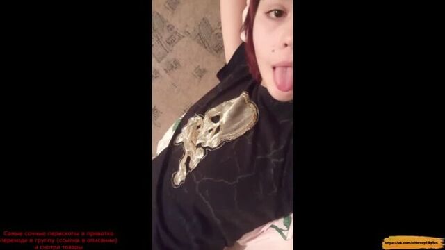 Пошлячка чилит в трусиках в прямом эфире перископа - periscope