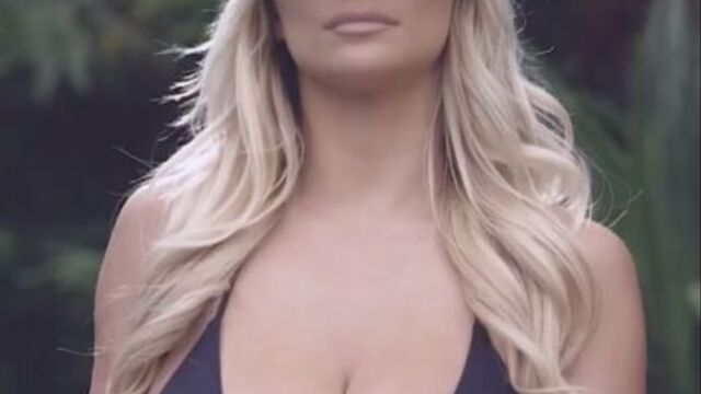 Lindsey pelas shows her big natural tits mom