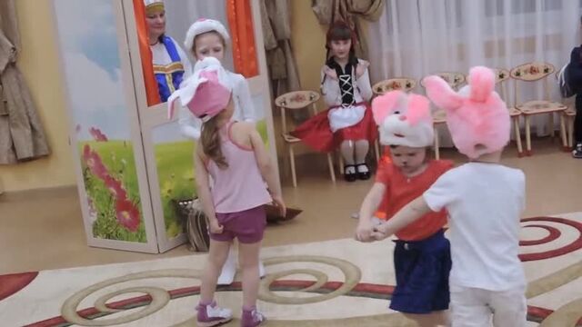 На полянке зайки танцевали