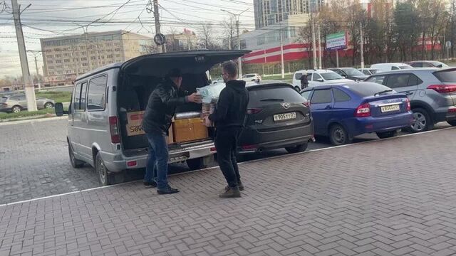 Сотрудники "про город" передали посылку с вещами для мобилизованных для отправки в казань