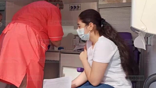 В кудрово у фитнес-центра открыли мобильный пункт вакцинации