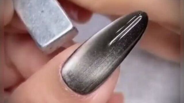 Черно-красный маникюр с золотыми элементами видео от маникюр | дизайн ногтей