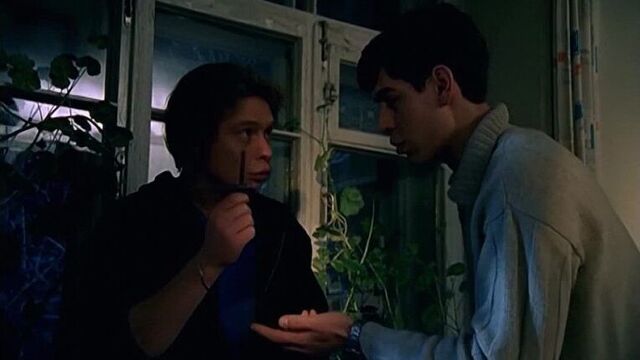 Бригада. пчёла перематывает кассету