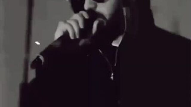 Капюшон на голову, ведь на дворе не май))