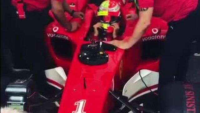 Мик шумахер на отцовской чемпионской ferrari f2004