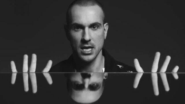 The roop - on fire th t roo ro r o f fi fir