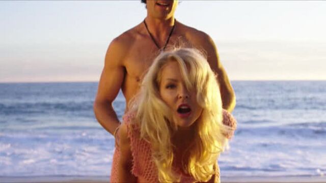 Линдси фонсека , пэйджет брюстер - по-собачьи / lyndsy fonseca , paget brewster - down dog ( 2015 )