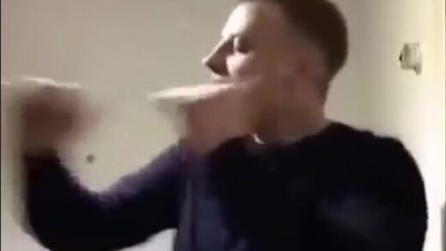 Окей гугл, найди мне кого-нибудь, кто круче меня (ok google).