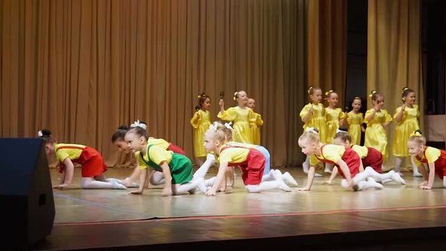 "лялечки" исп. подготовительная группа 2 корпус