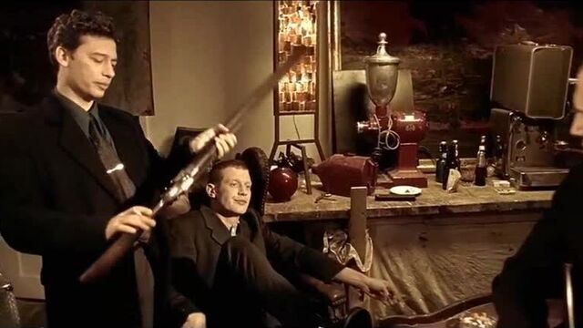 "господи, они хоть стреляют?.." -"незнаю, но выглядят отлично." | карты, деньги, два ствола (гоблин)