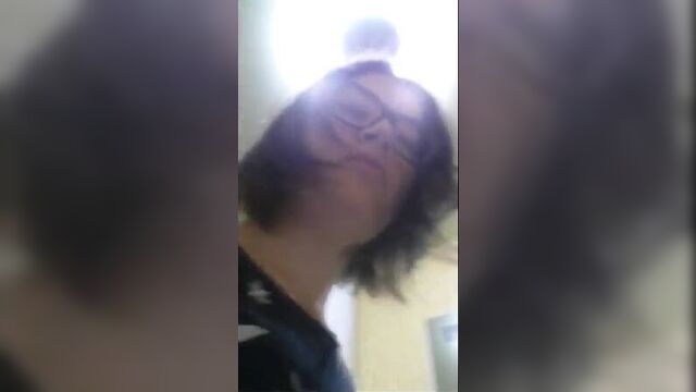 В очках очкастая сука молодая мамка показывает сиськи интимка селфи частное порно любительское