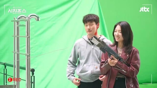 Пак шин хе и чо сын у за кадром дорамы "миф о сизифе"[3]