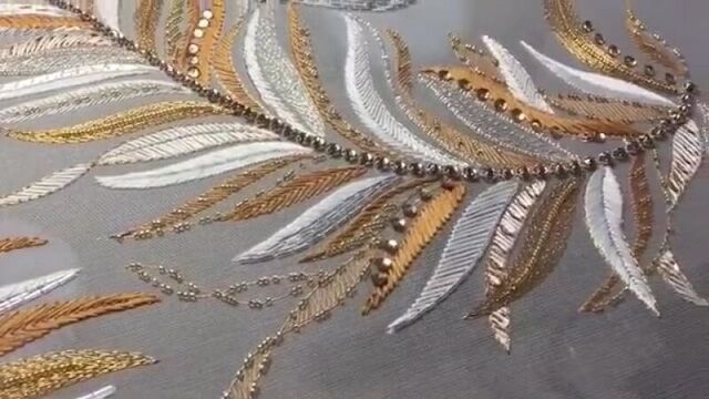 Вышивка узора michonet ученицами школы лесаж