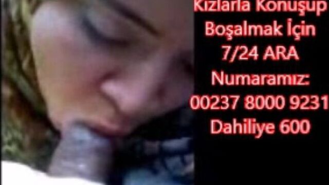 Türbanlı arabada sakso çekiyor