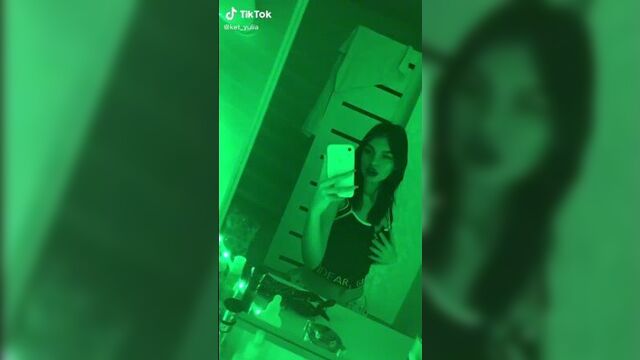 Ну этого хватит чтобы влюбиться в новь школьница