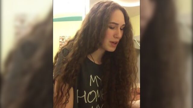 Алексей воробьев - на стене в твоём подъезде (милая кудрявая девушка классно поет)