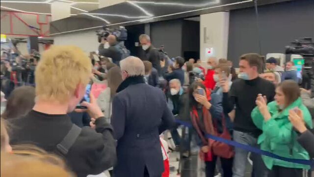 Встреча камилы валиевой в аэропорту