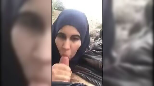 Türbanlı hatun sakso çekiyor