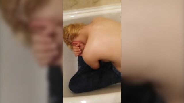 Пьяная малолетка голая