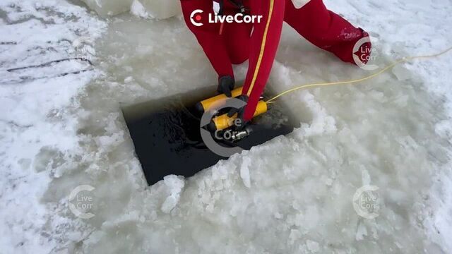 Поиски утонувшей на крещение женщины продолжаются под санкт-петербургом