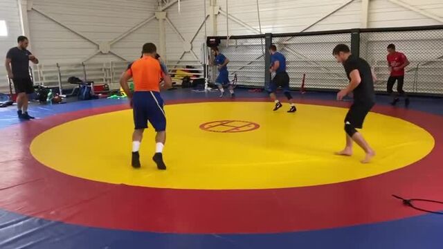 Подготовка к бою мурад нухкадиев вместе со сборной узбекистана