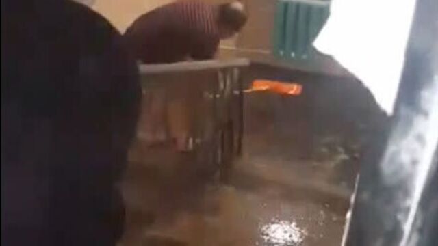 Затопило подъезд — москва 24