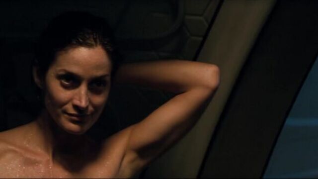 Керри-энн мосс (carrie-anne moss) голая в фильме «красная планета» (2000)
