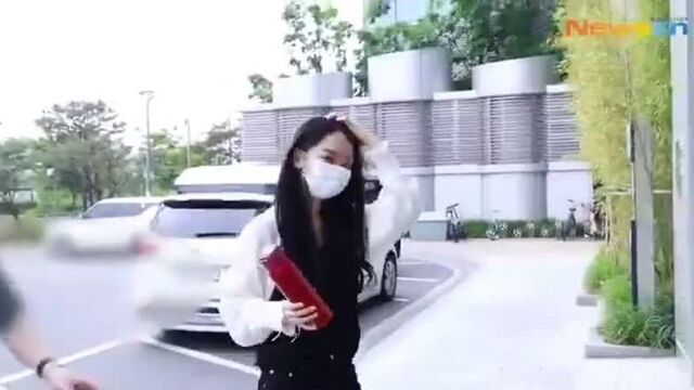 Шин хе сон по дороге на радиоинтервью mbc рано утром.