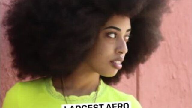 Симон уильямс с волосами размером 1,48 м. в окружности!