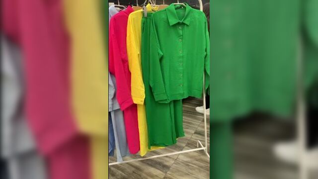 -костюм 1900₽ размер 42-48 ткань сингапур все товары на странице в наличии,все что отсутствует,мы удаляем из постов.