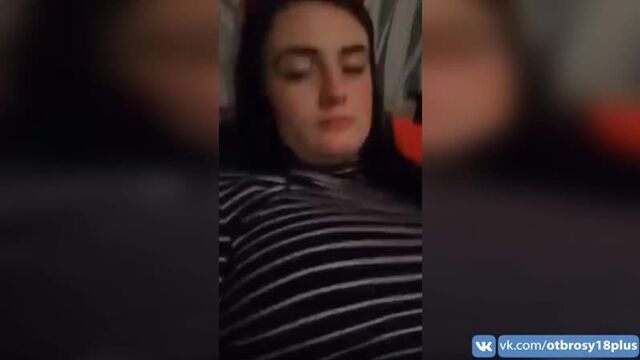 Подруги показывают грудб в прямом эфире