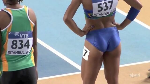 Попы девушек на спортивных соревнованиях крупным планом