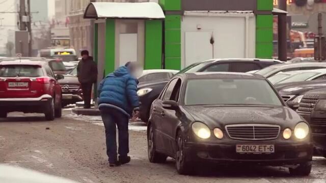 Блогер григорий мамурин проверил, смогут ли россияне обмануть инвалида на 5000 рублей