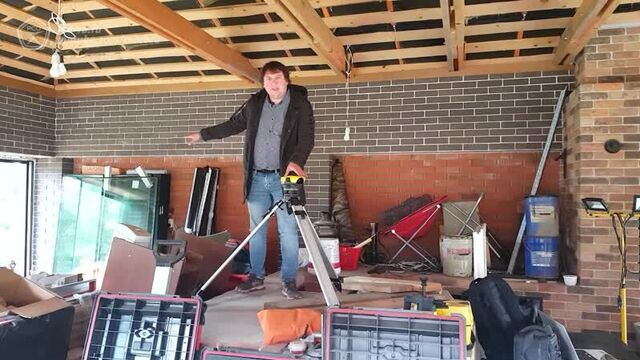 Оптический нивилир при установке панорамного складного или сдвижного остекления. зачем он нужен и в чем его преимущество