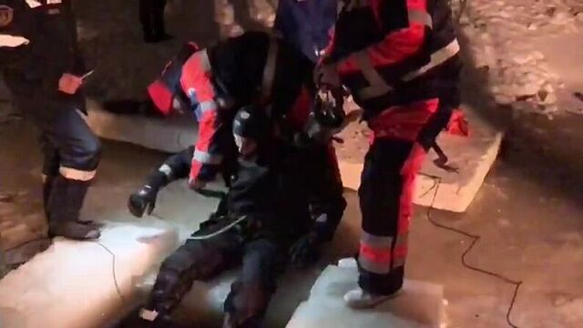Видео с поисков тела женщины, утонувшей на крещение в проруби в ленобласти