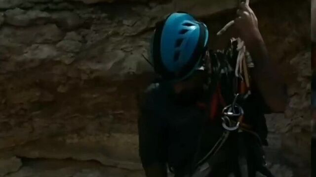 Спуск в колодец бир-бархаут (йемен). осень 2021 года