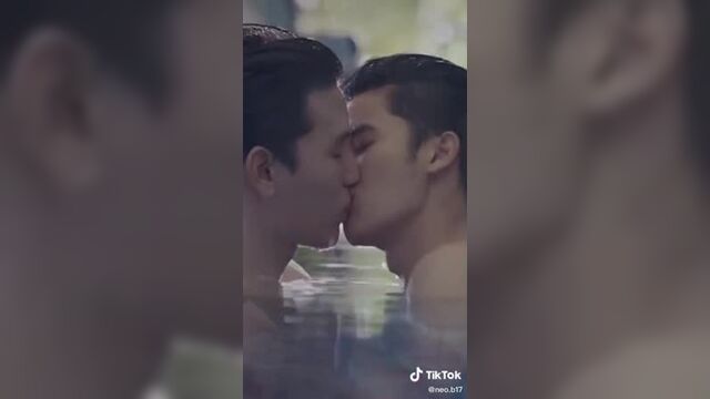 Темно-синий поцелуй