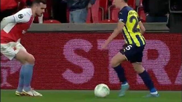 Арда гюлер в матче против "славии" (2022)