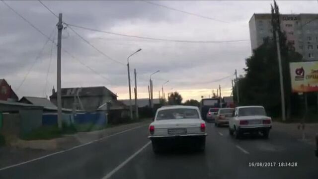 2017-08-16 - омск. по встречной и на красный