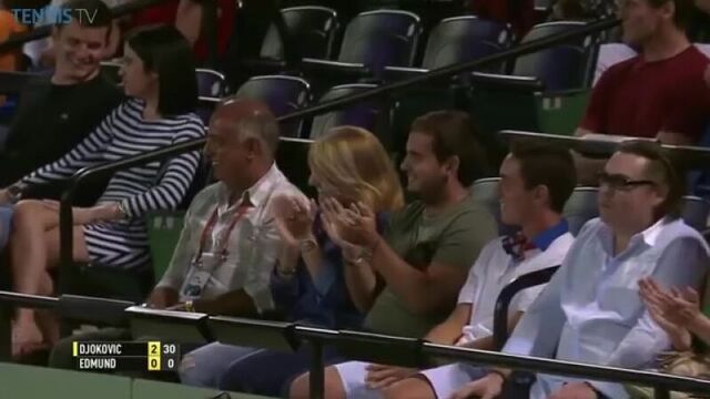 Теннисист новак джокович поймал мяч карманом