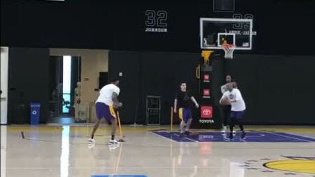 Демаркус казинс продолжает работать над возвращением в строй