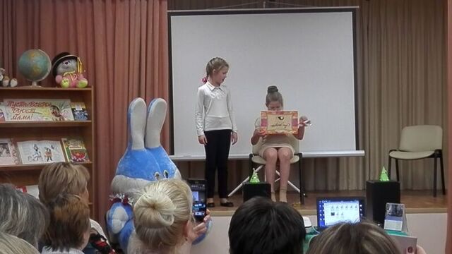 Сценка "есть в квартире нашей девочка наташа"