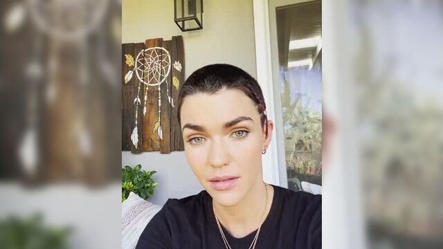 Руби роуз с новой причёской в инстаграме