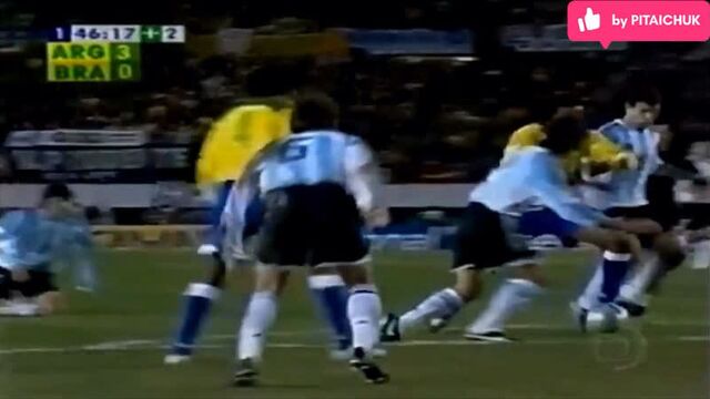 Шикарный проход роналдиньо против сборной аргентины