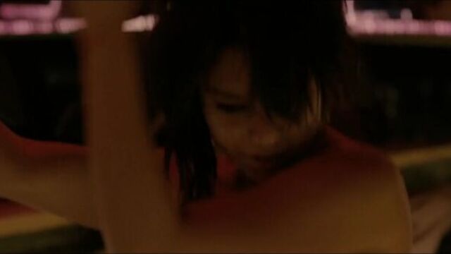 Ванесса хадженс (vanessa hudgens) голая в фильме «мерзлая земля» (2013)