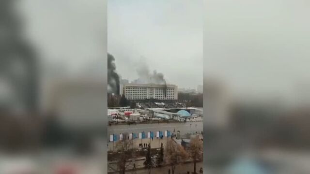 Пожар в здании администрации алматы. видео: telegram-канала «раньше всех. ну почти»