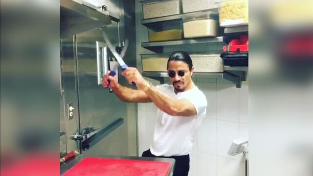 Турецкий повар готовит мясо в режиме збс!