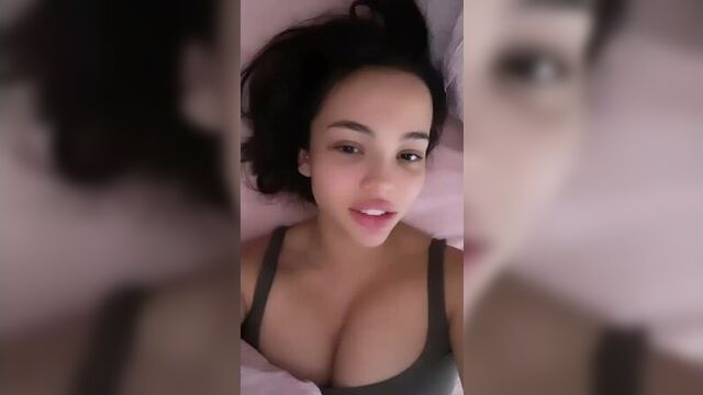 Валя карнавал со своими буферами