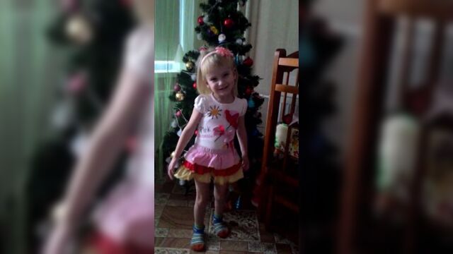 Николаева вероника 3,5 года. стишок про любимую ёлочка (сама её наряжала)