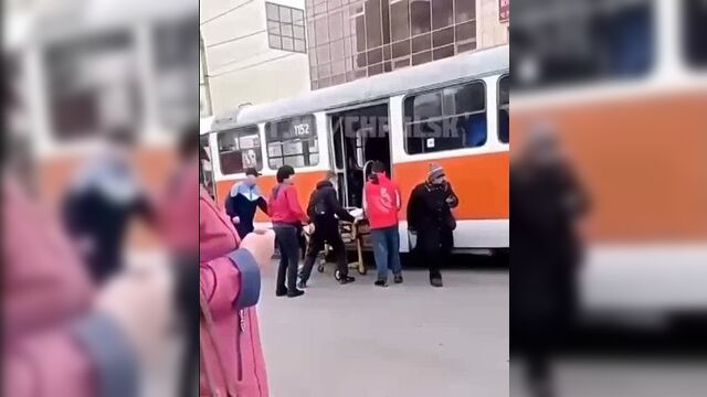 В ульяновске трое мужчин до смерти избили школьника в трамвае из-за громкого разговора